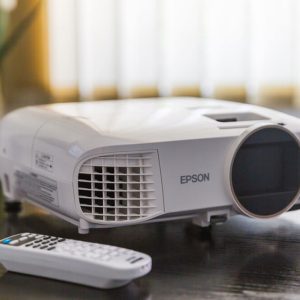 Бюджетный проектор Epson